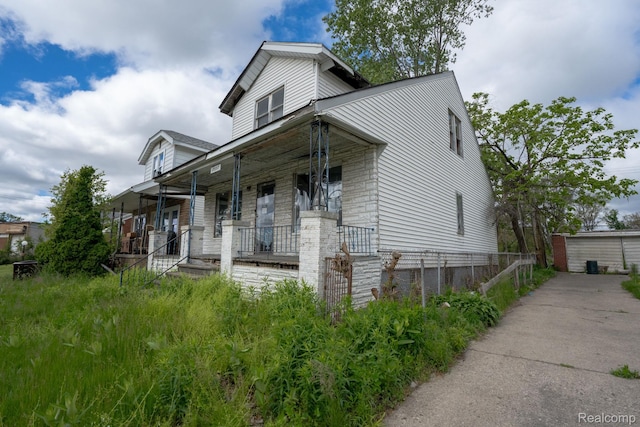 17257 Moenart St, Hamtramck, MI 48212 - view of front of house featuring covered porch