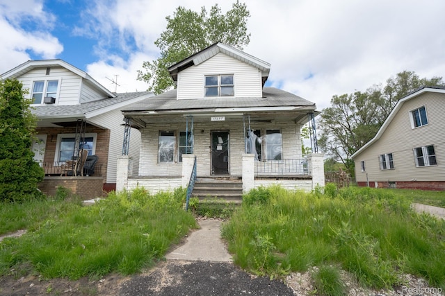 17257 Moenart St, Hamtramck, MI 48212 - view of front of house featuring covered porch and roof with shingles