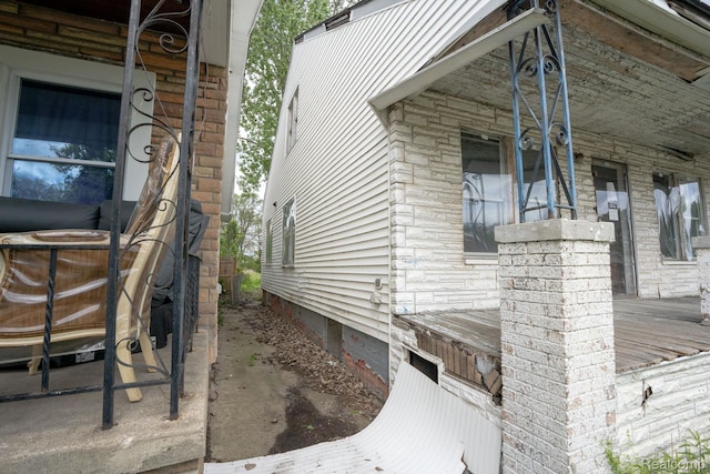 17257 Moenart St, Hamtramck, MI 48212 - view of side of home featuring crawl space