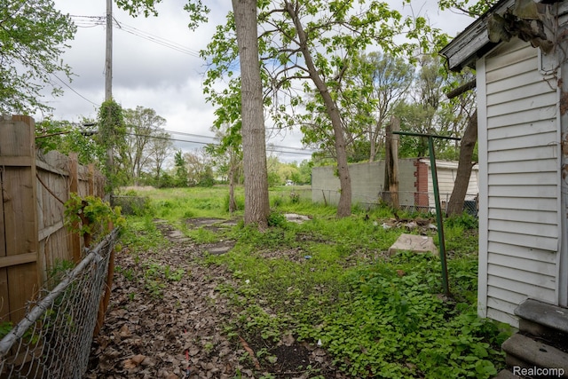 17257 Moenart St, Hamtramck, MI 48212 - view of yard