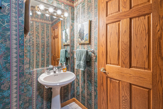 1506 Golfside Ct, Flushing, MI 48433 - bathroom featuring wallpapered walls, baseboards, and tile patterned floors