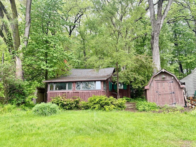 3788 Cedar Point Rd, Howell, MI 48843 - view of front of home featuring a front yard and a shingled roof