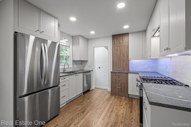1149 Larkmoor Blvd, Berkley, MI 48072 - kitchen with appliances with stainless steel finishes, a sink, light wood finished floors, backsplash, and recessed lighting