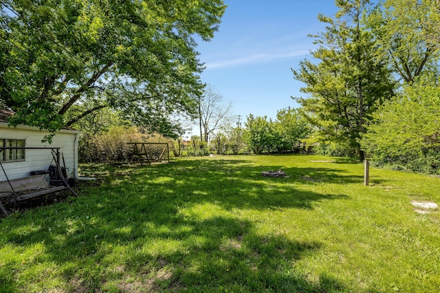 22637 Karam Ct, Warren, MI 48091 - view of grassy yard