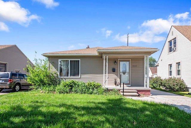 13722 Birrell St, Southgate, MI 48195 - bungalow featuring a porch and a front lawn