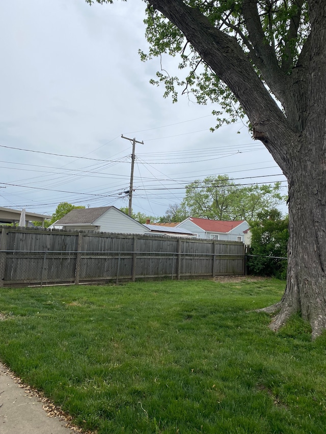 13020 Castle St, Southgate, MI 48195 - view of yard