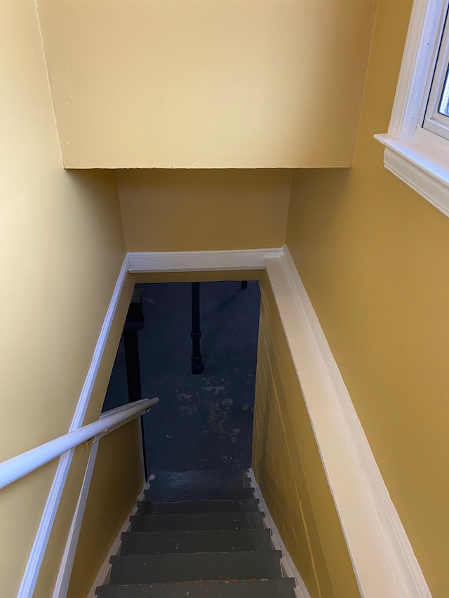 13020 Castle St, Southgate, MI 48195 - view of staircase