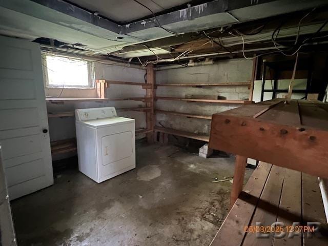 6730 Summerfield Rd, Temperance, MI 48182 - below grade area featuring washer / dryer