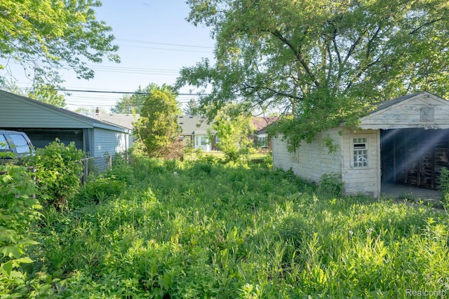 15693 Liberal St, Detroit, MI 48205 - view of yard