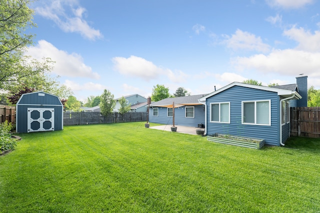 1255 Meadowood Dr, Waterford, MI 48327 - view of yard featuring a patio area