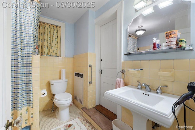 16109 E Jefferson Ave, Grosse Pointe Park, MI 48230 - full bath featuring tile walls, toilet, curtained shower, and wainscoting