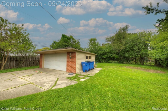 3637 Dawson Dr, Warren, MI 48092 - view of yard featuring a detached garage and an outbuilding