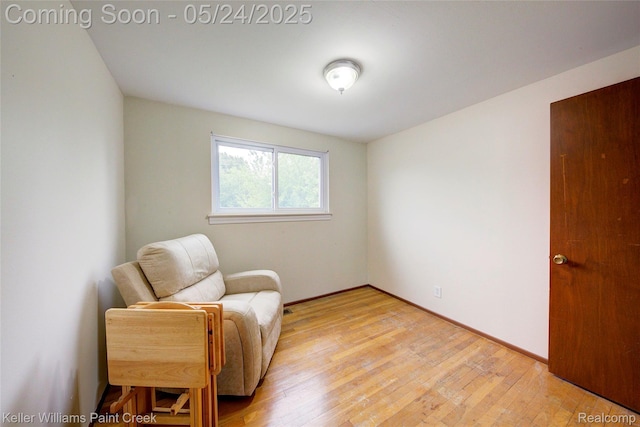 3637 Dawson Dr, Warren, MI 48092 - living area featuring light wood-style flooring and baseboards