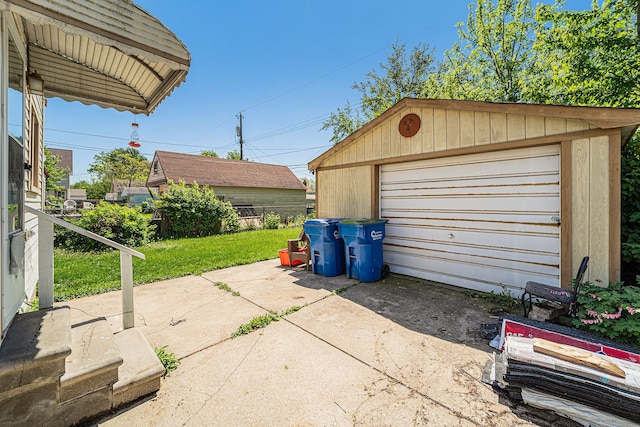 8468 Jewett Ave, Warren, MI 48089 - detached garage featuring concrete driveway
