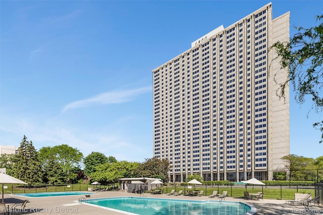 1300 E Lafayette St Unit 2502, Detroit, MI 48207 - community pool with a patio