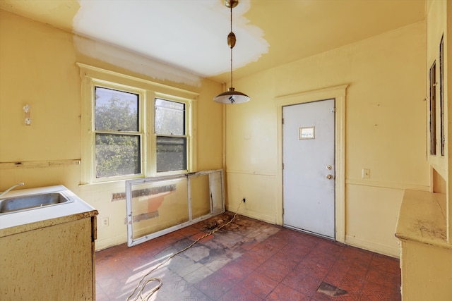 923 Calvert St, Detroit, MI 48202 - unfurnished dining area featuring a sink