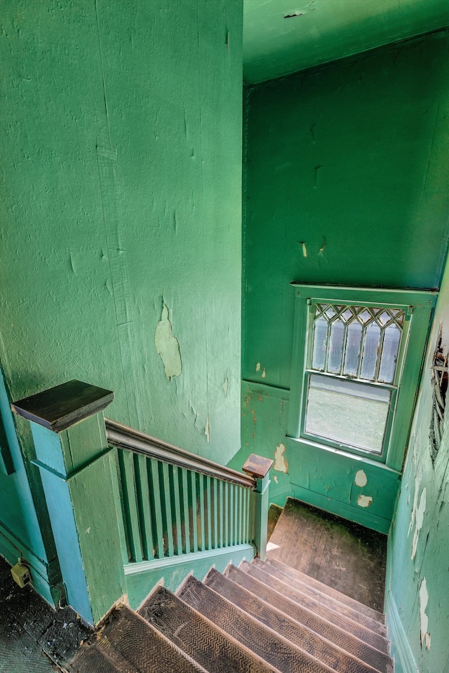 923 Calvert St, Detroit, MI 48202 - view of staircase