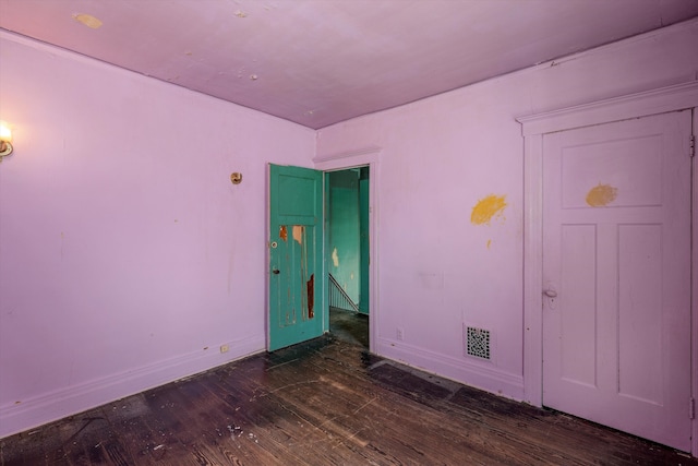 923 Calvert St, Detroit, MI 48202 - spare room featuring dark wood-style floors and baseboards