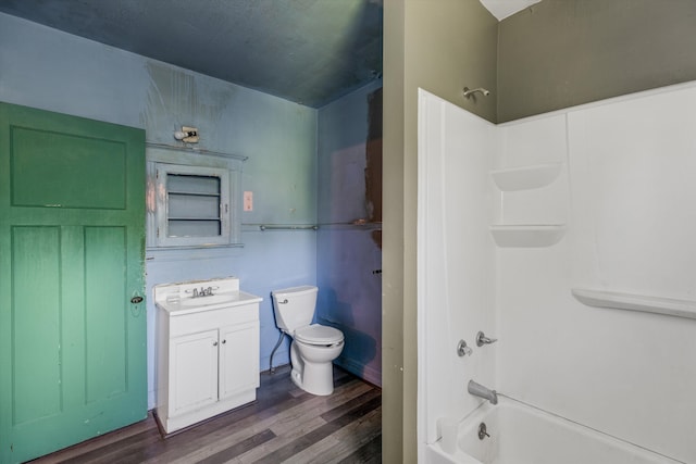 923 Calvert St, Detroit, MI 48202 - full bath with wood finished floors, toilet, shower / washtub combination, and vanity
