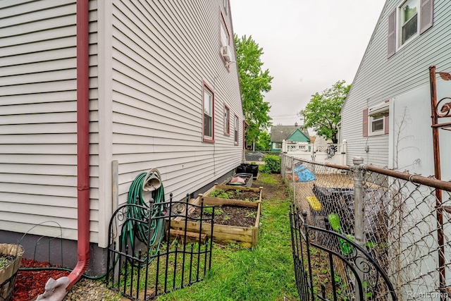 706 White Ave, Lincoln Park, MI 48146 - view of side of property featuring a garden