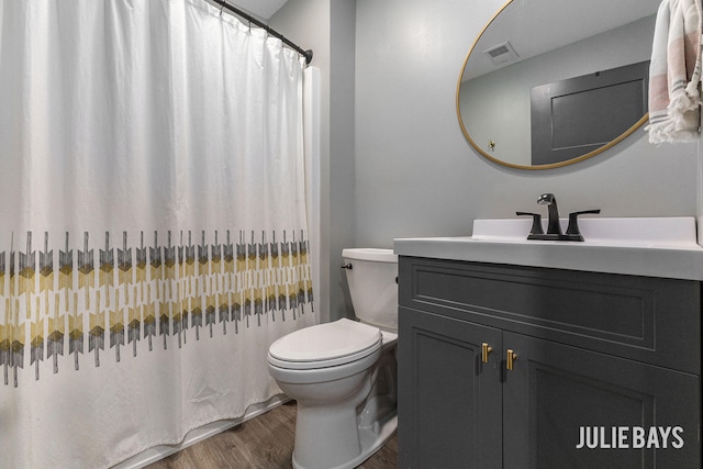 full bath featuring wood finished floors, toilet, vanity, and a shower with curtain