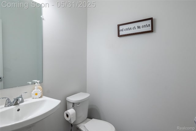 9480 White Tail Dr, Ypsilanti, MI 48197 - bathroom with toilet and a sink