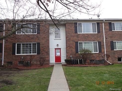 25300 Shiawassee Cir, Southfield, MI 48033 - townhome / multi-family property featuring a front yard and brick siding