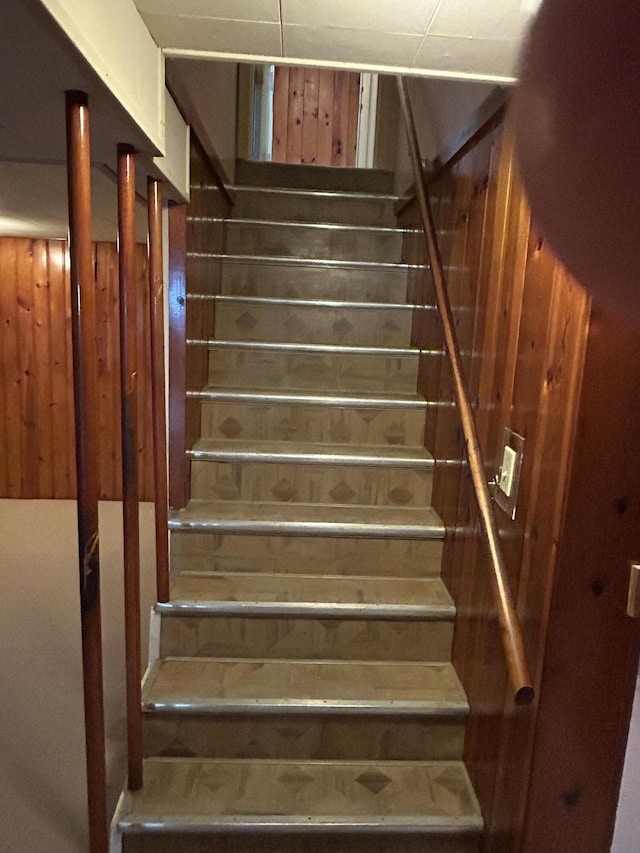 805 Capen St NE, Grand Rapids, MI 49505 - view of stairway