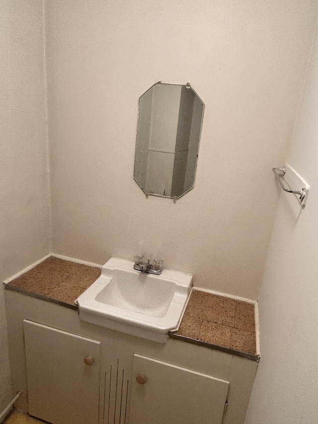 805 Capen St NE, Grand Rapids, MI 49505 - bathroom with vanity