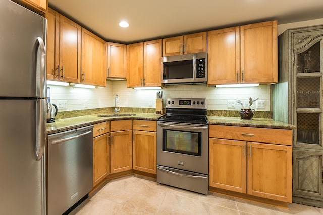 2129 Autumn Hill Dr, Ann Arbor, MI 48103 - kitchen featuring appliances with stainless steel finishes, a sink, backsplash, and brown cabinets
