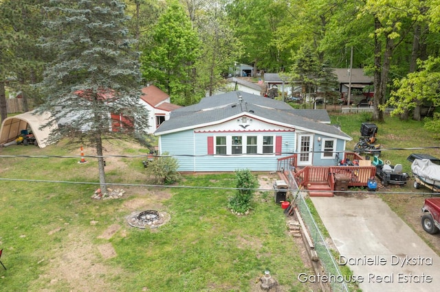 11660 Wren Dr, Lakeview, MI 48850 - view of front of home featuring a wooden deck, a front yard, and roof with shingles