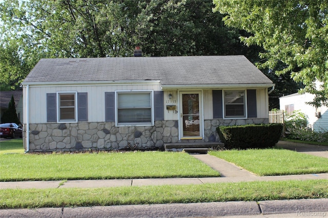 17915 Birmingham St, Roseville, MI 48066 - photo 2