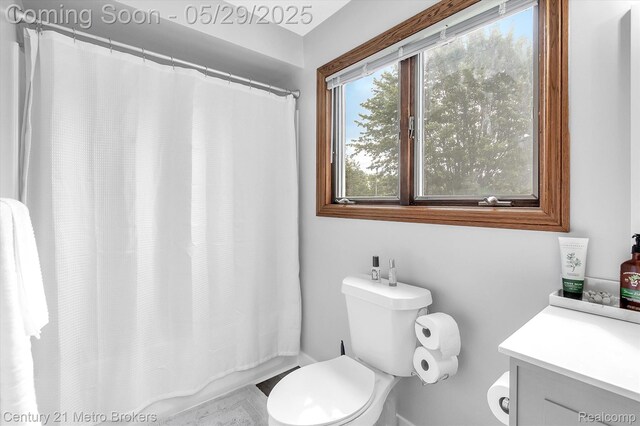 2232 Hayward St, Clio, MI 48420 - full bath featuring toilet, vanity, and curtained shower