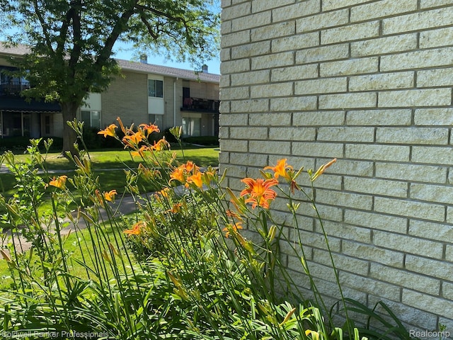 8401 Kennedy Cir N Unit 7, Warren, MI 48093 - exterior view of brick siding