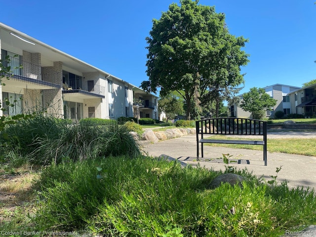 8401 Kennedy Cir N Unit 7, Warren, MI 48093 - view of property's community featuring a residential view