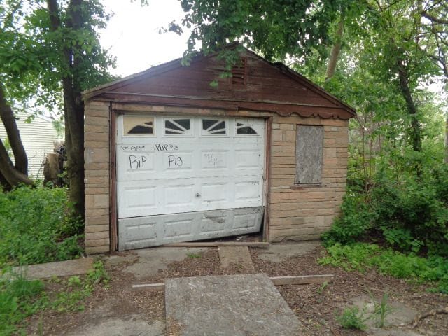 14876 Wisconsin St, Detroit, MI 48238 - view of garage