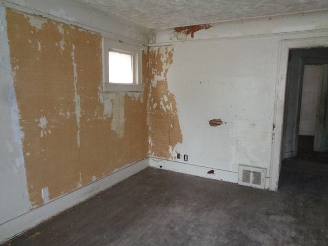 14876 Wisconsin St, Detroit, MI 48238 - view of spare room