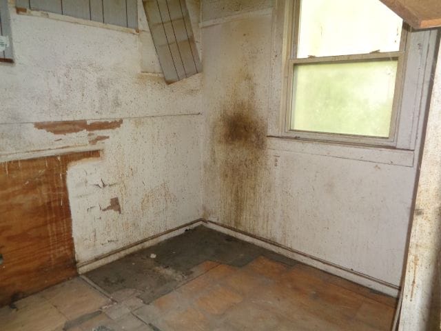 14876 Wisconsin St, Detroit, MI 48238 - view of empty room