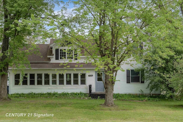 3320 N Sturgeon Rd, Midland, MI 48642 - rear view of house featuring a lawn