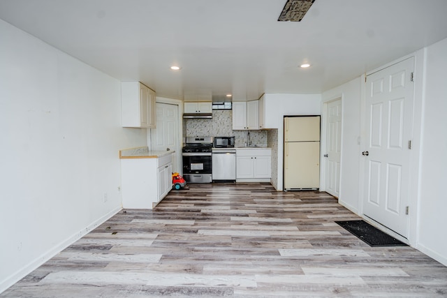 32904 Surow Dr, Warren, MI 48093 - kitchen with appliances with stainless steel finishes, light wood-style floors, decorative backsplash, light countertops, and recessed lighting