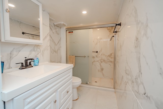 32904 Surow Dr, Warren, MI 48093 - bathroom featuring a marble finish shower, toilet, vanity, marble finish flooring, and recessed lighting