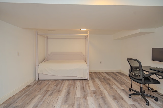 32904 Surow Dr, Warren, MI 48093 - bedroom featuring light wood-style floors and baseboards