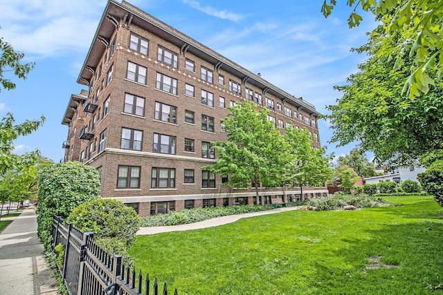 view of apartment building / complex
