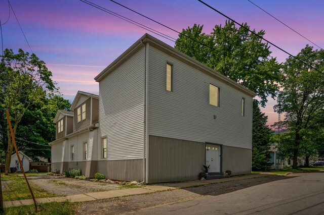 113 W Chicago St, Buchanan, MI 49107 - view of side of property featuring driveway
