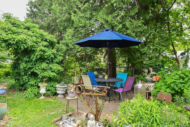 view of patio featuring outdoor dining space