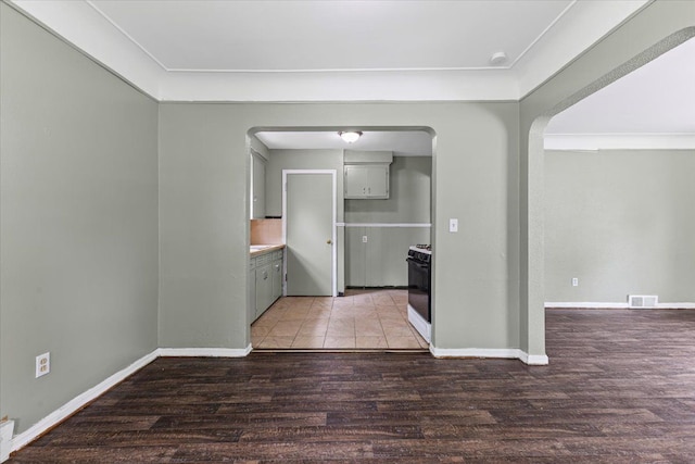 6905 Archdale St, Detroit, MI 48228 - kitchen featuring light wood-style floors, gas range oven, gray cabinetry, and baseboards