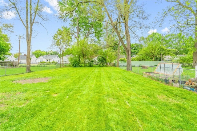 15016 Sunbury St, Livonia, MI 48154 - view of yard featuring a residential view