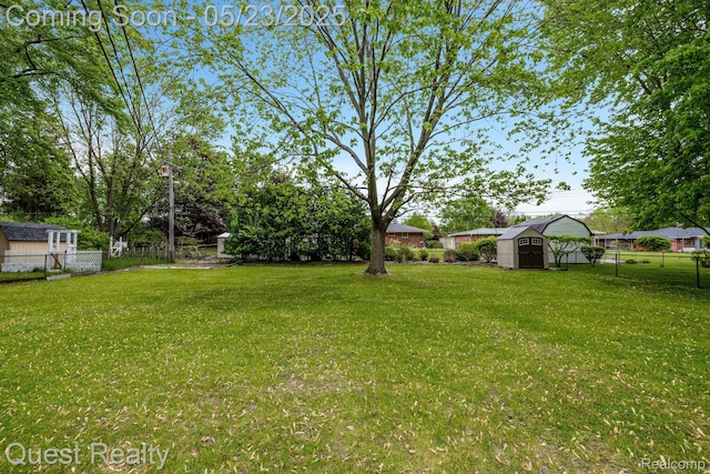 3680 Shoals St, Waterford, MI 48329 - view of yard