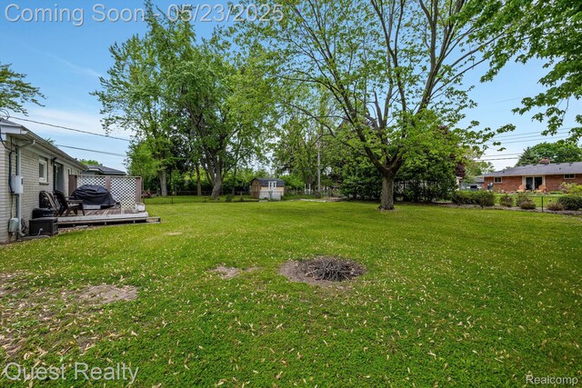 3680 Shoals St, Waterford, MI 48329 - view of yard featuring a deck