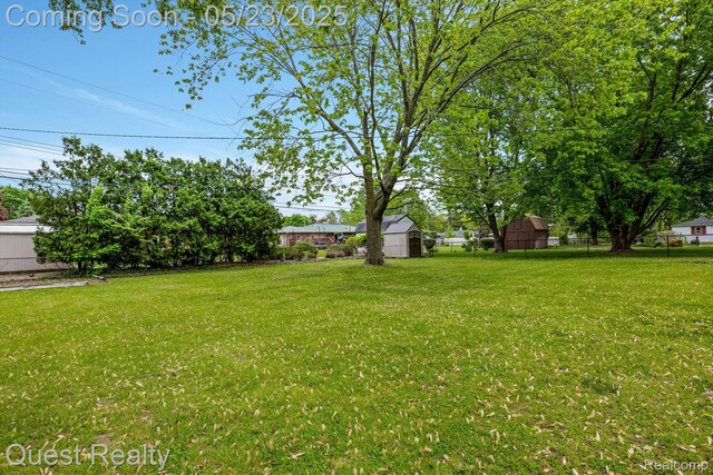 3680 Shoals St, Waterford, MI 48329 - view of yard